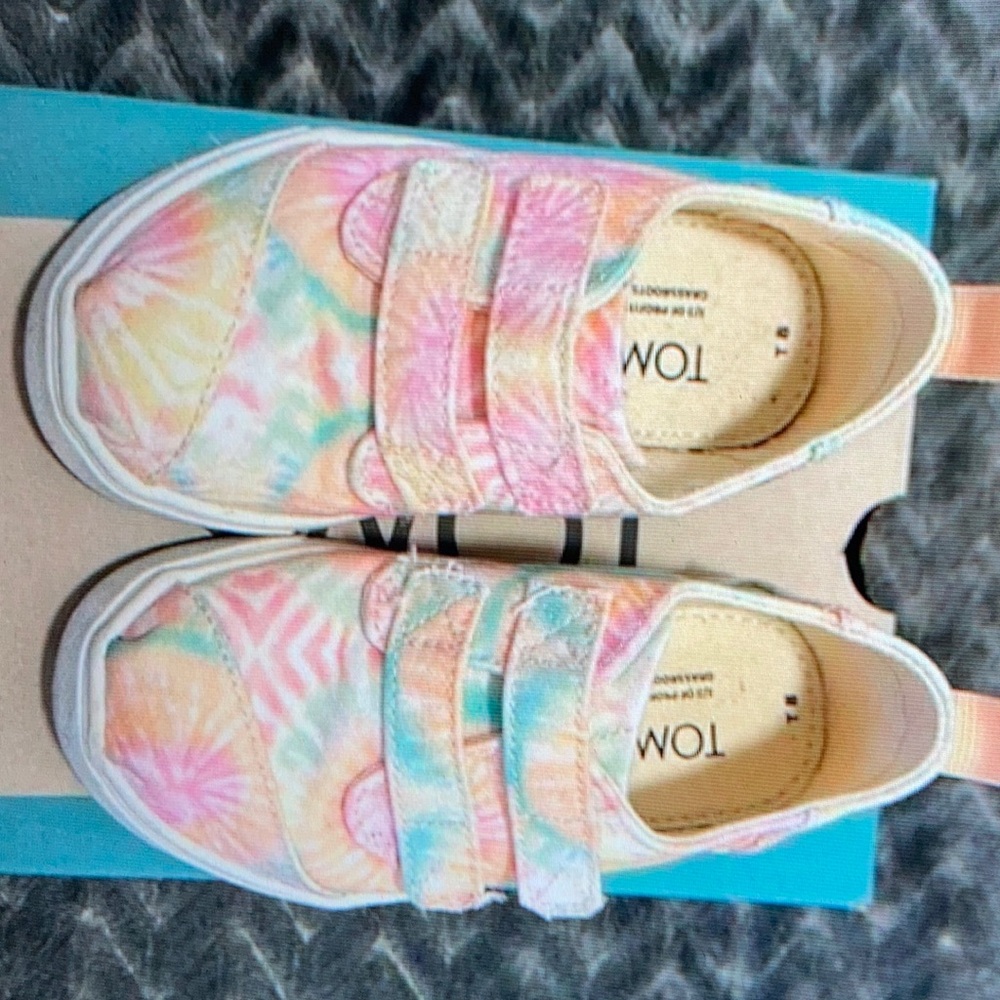 Toms Candy Pink tie dye canvas